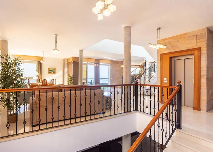 Sunset Horizon Retreat By Eden