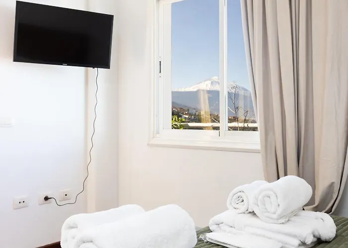 Sunset Horizon Retreat By Eden Sauzal